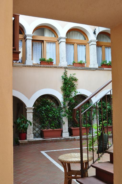 アーラ Ai Vellutai Bed & Breakfast エクステリア 写真